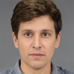 Davide Romano - Esperto di Crash Games e Analisi Finanziaria